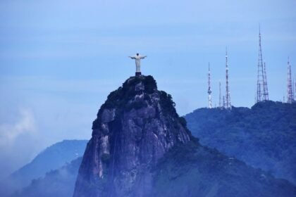 A vista panorâmica do Rio de Janeiro a partir do Cristo Redentor