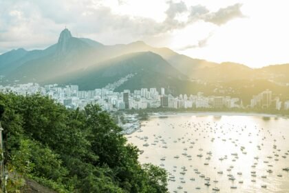 O impacto ambiental do turismo nas praias do Rio de Janeiro